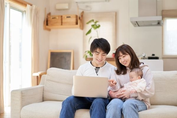 Couple in Home Scheduling Indoor Air Quality Service in Bastrop, TX Couple in Home Scheduling Indoor Air Quality Service in Bastrop, TX